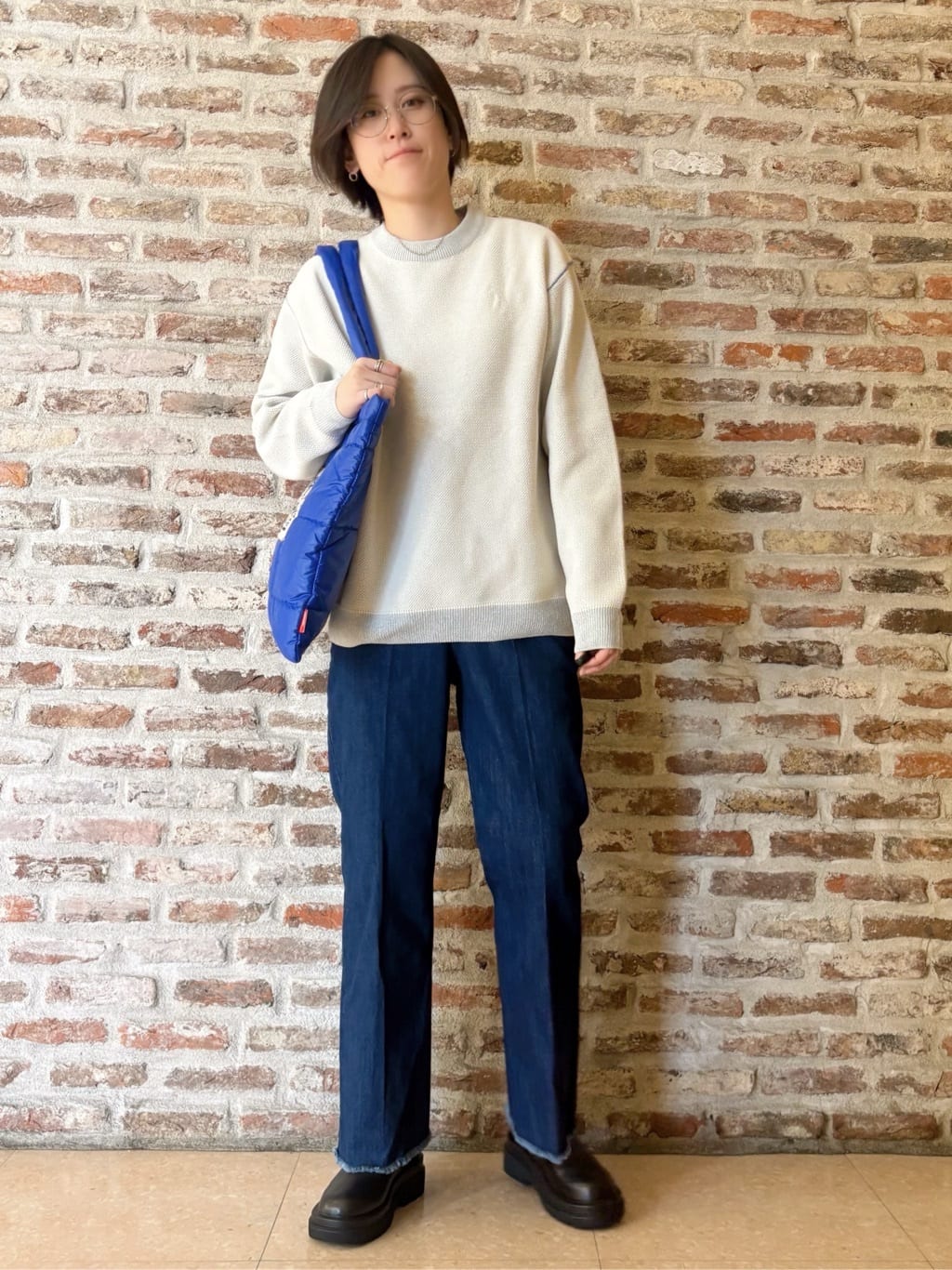 しばさんの「THE SHOP TK｜【大人の上品カジュアルを叶える】ハグするニット 洗濯機OK／6色展開」を使ったコーディネート