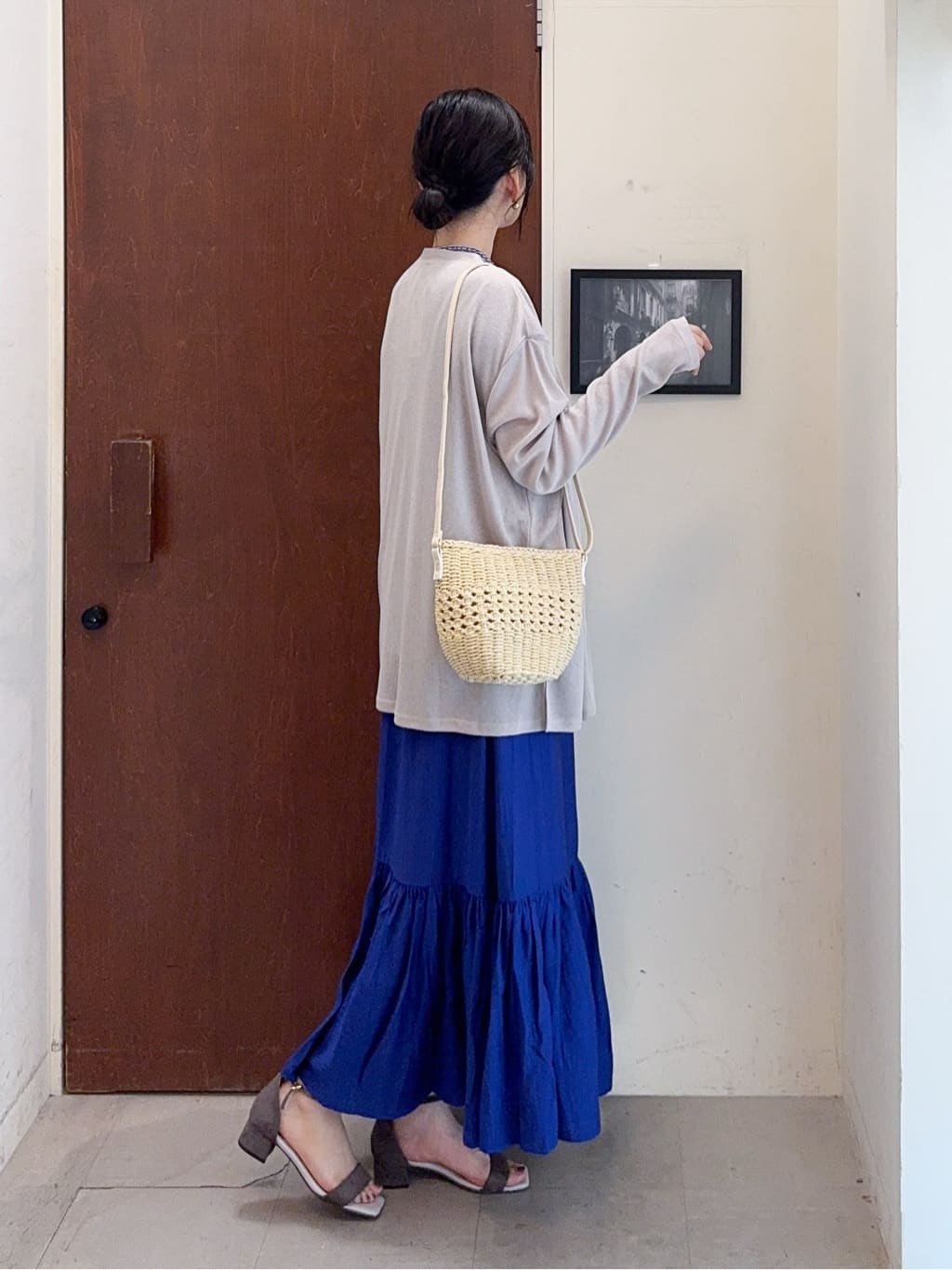 𝐇𝐢𝐫𝐨𝐦𝐢さんの「SHOO･LA･RUE｜【S-LL/ひんやり/UV】手の甲まで隠れる トッパーカーディガン」を使ったコーディネート