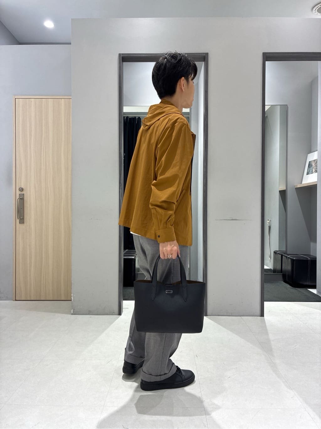 わいずみさんの「TAKEO KIKUCHI｜【3D ナイロン ストレッチ】ジップアップ フードブルゾン」を使ったコーディネート
