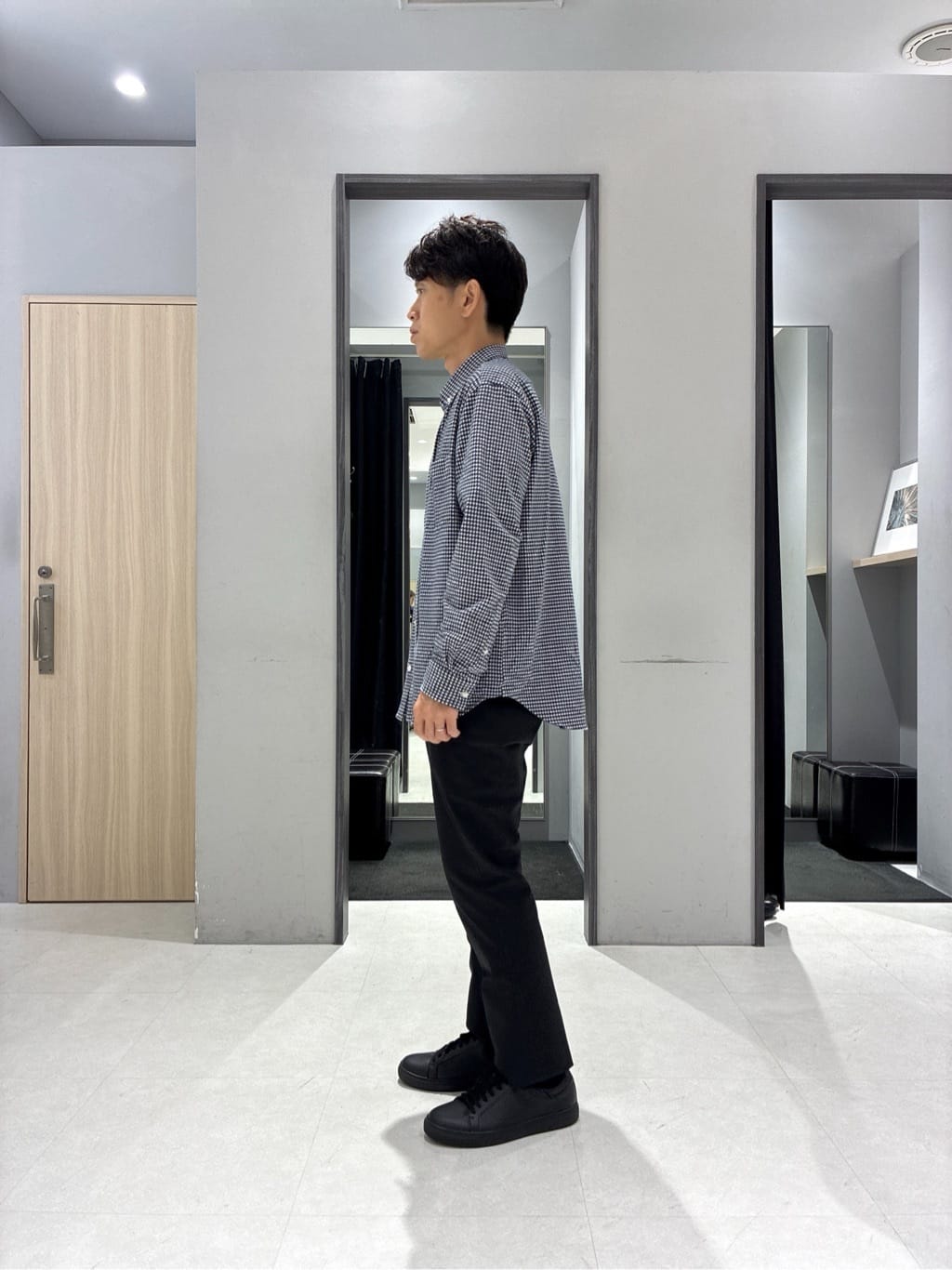 わいずみさんの「TAKEO KIKUCHI｜【抗菌防臭/シーズンレス】シアサッカーギンガムチェック ストレッチシャツ」を使ったコーディネート