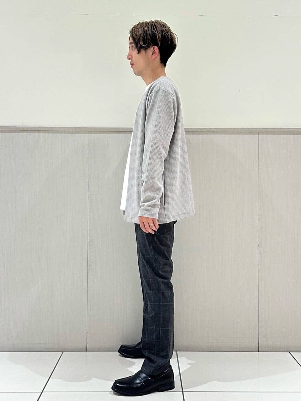tomoyaさんの「THE SHOP TK｜【セットでお買い得！！】長袖カーディガン＋半袖Tシャツ　洗濯機OK/吸水速乾(Tシャツのみ)」を使ったコーディネート