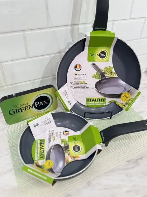 エッセンス フライパン 24cm 深型 ガラス蓋付き ＜GreenPan グリーン