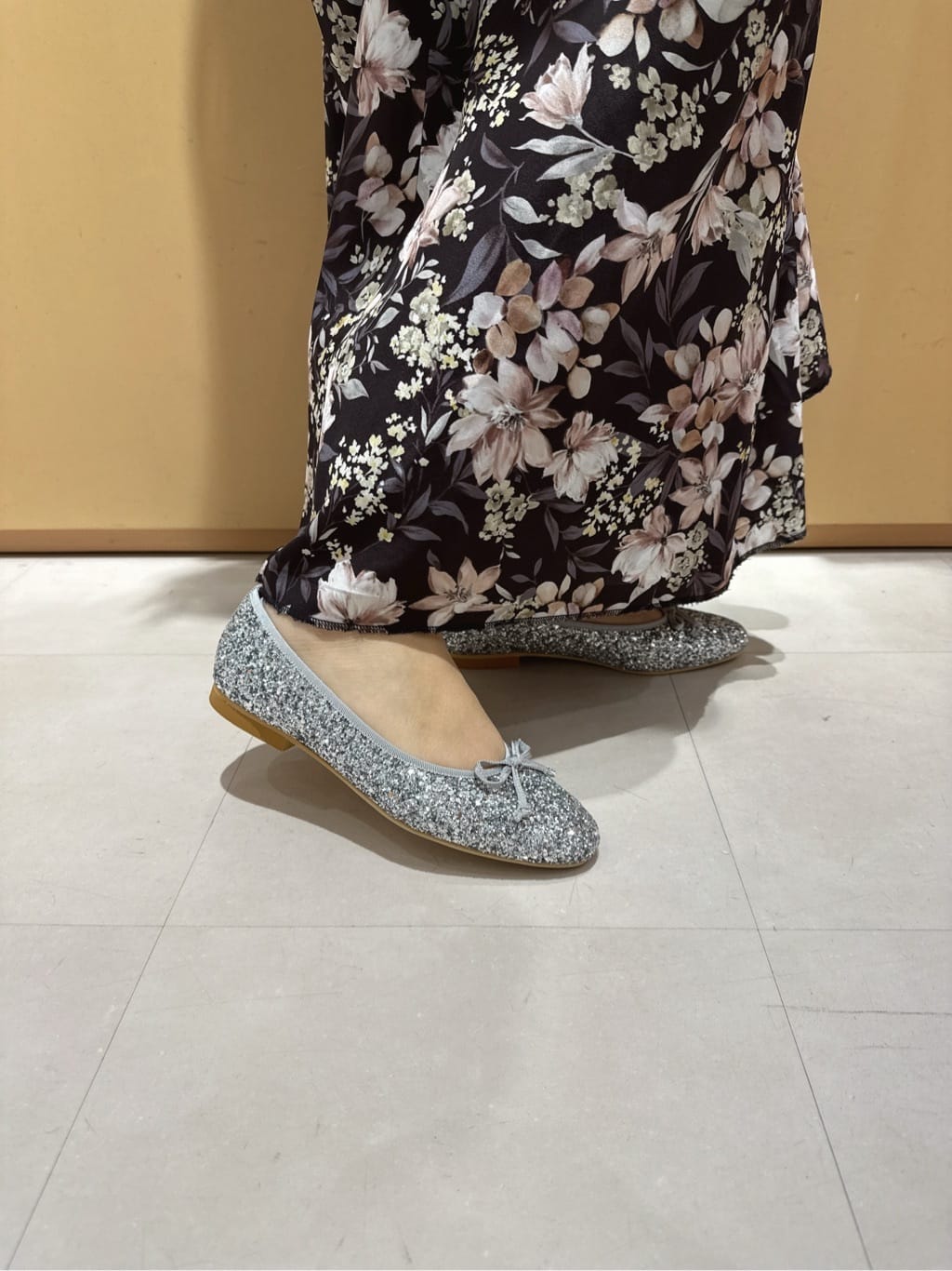 neinaさんの「ESPERANZA｜【EC限定カラーあり】グリッターバレエシューズ」を使ったコーディネート