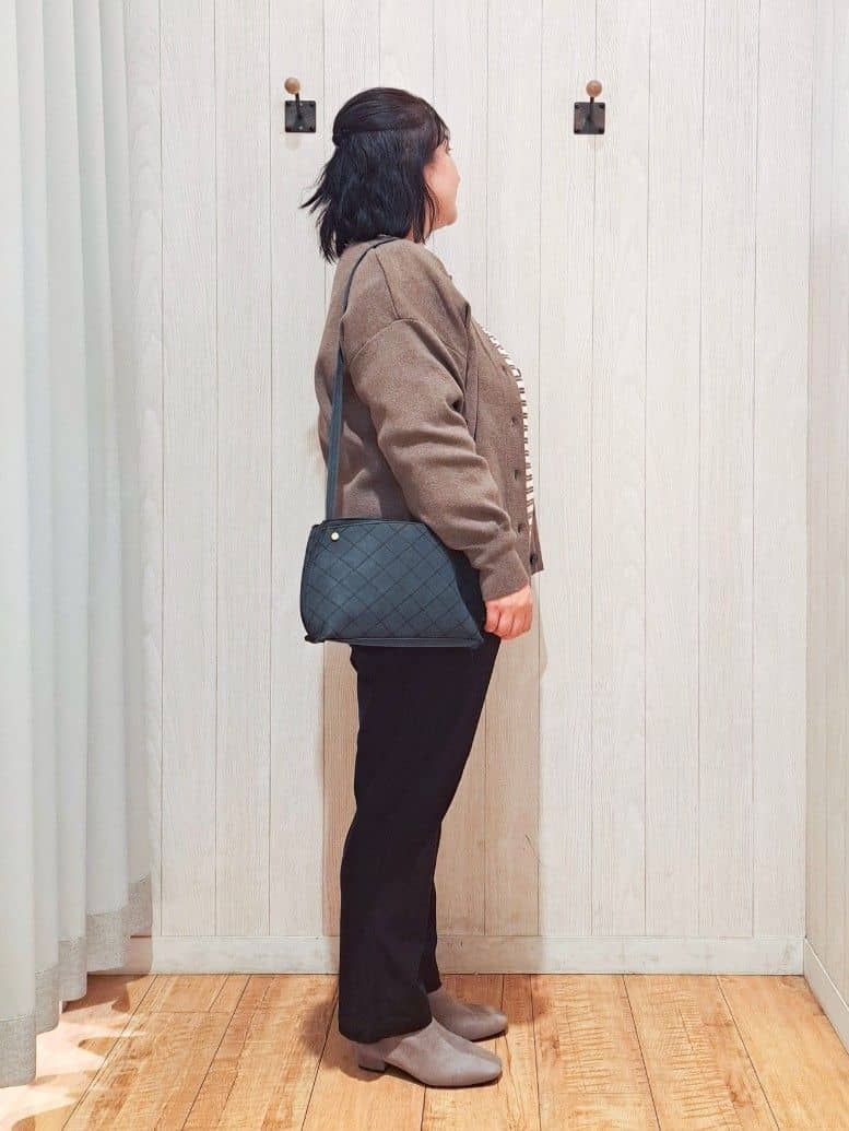 kotomiさんの「SHOO･LA･RUE｜【洗える/毛玉レス】表面がきれいなVネックカーディガン」を使ったコーディネート