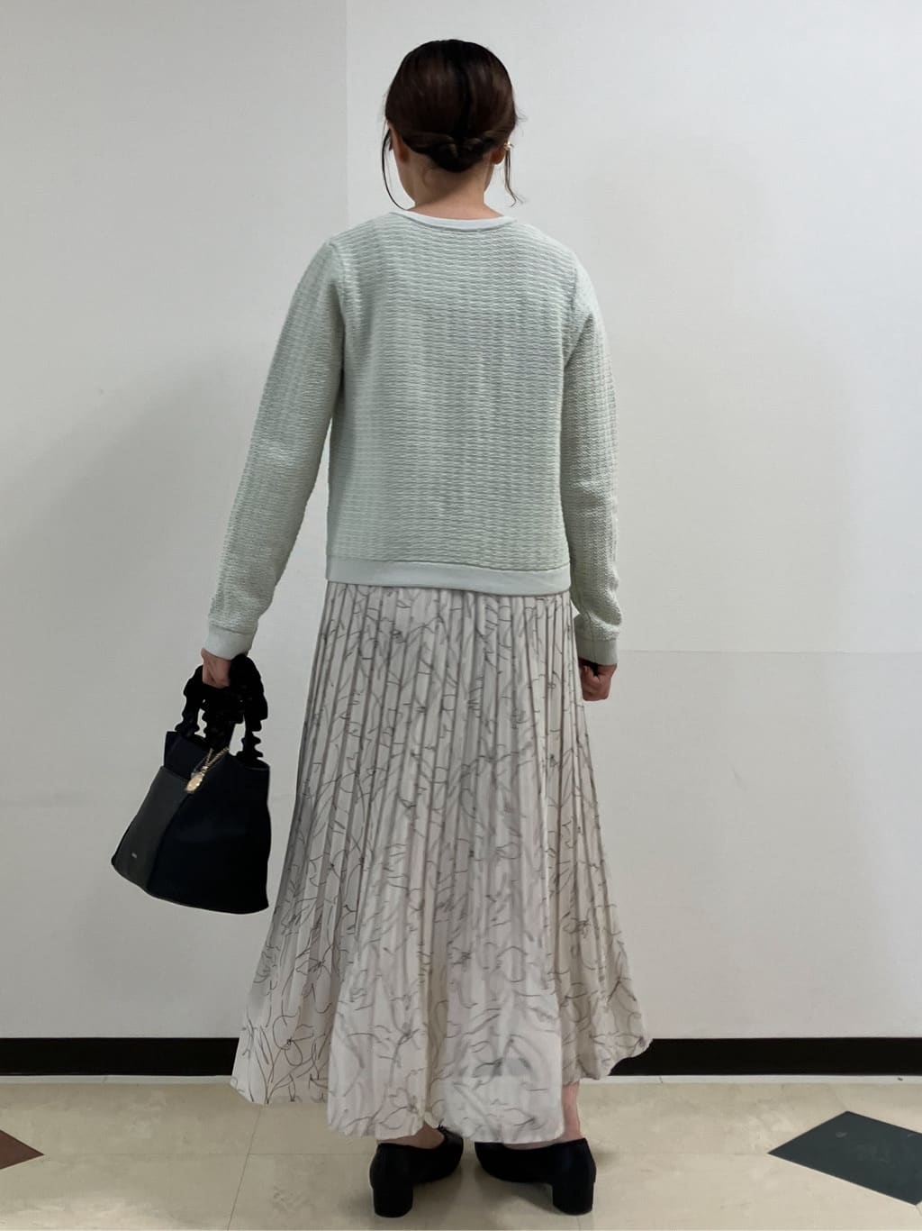 MAYUKIさんの「index｜ロゴ刺繍クルーカーディガン【洗濯機洗い可】」を使ったコーディネート