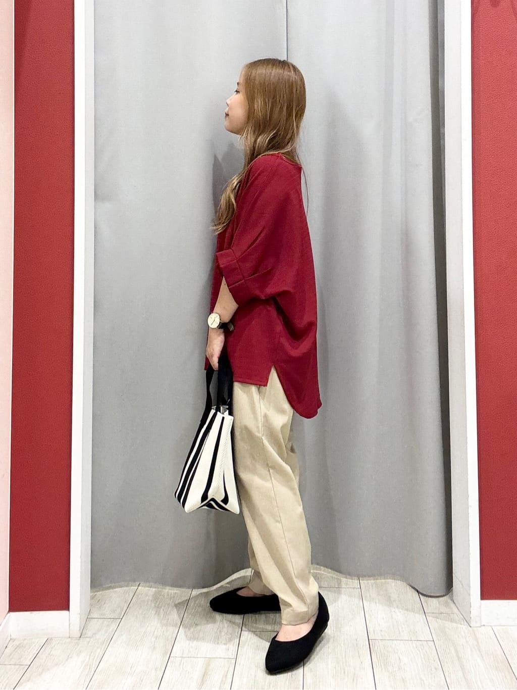 shioさんの「SHOO･LA･RUE｜【洗える】お袖のタックがアクセント インせず着られる さらさらドルマントップス」を使ったコーディネート