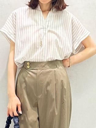 Miwaさんの「UNTITLED｜【洗える/スキッパー】フレンチスリーブシアーブラウス」を使ったコーディネート
