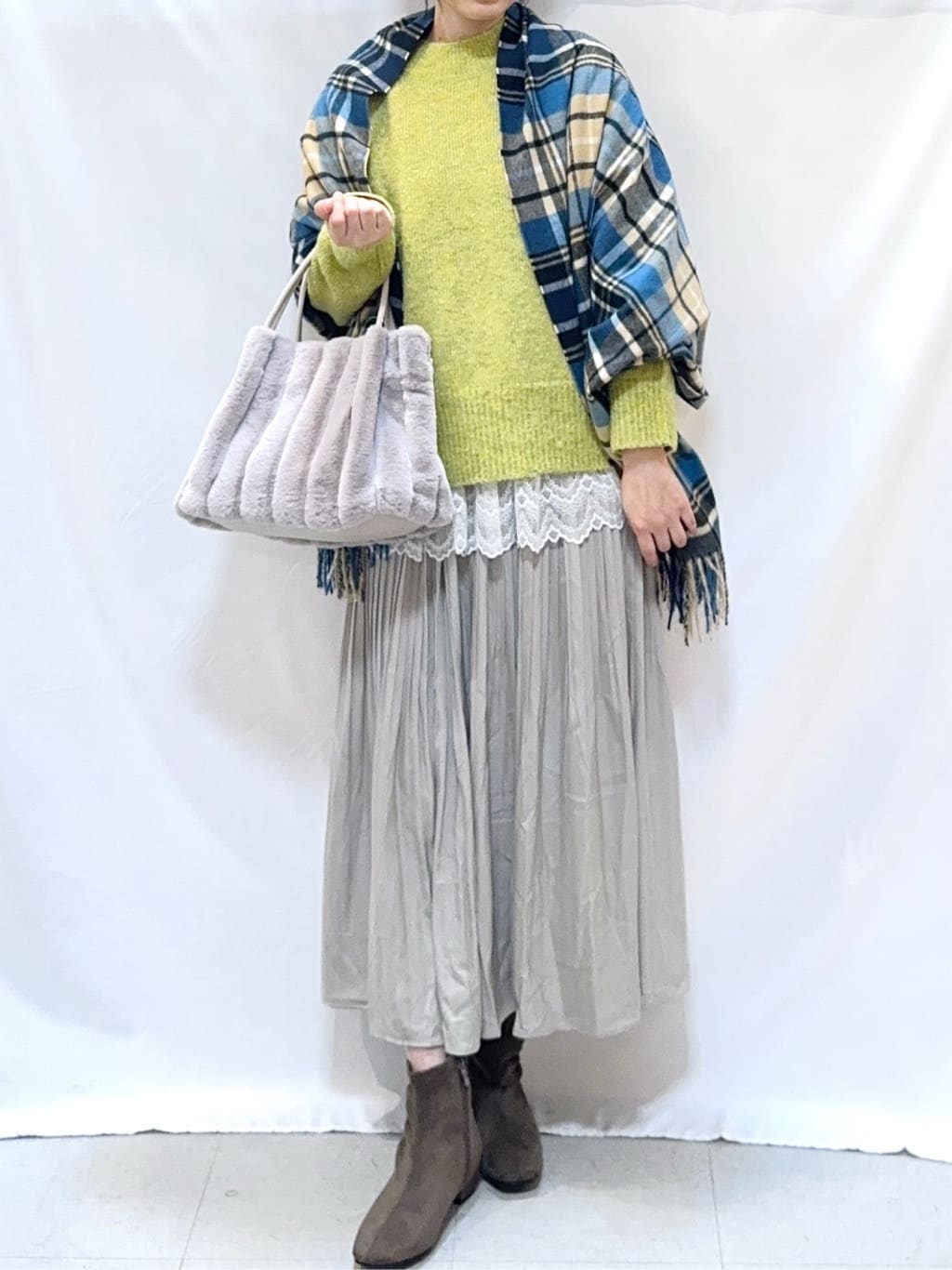 𝐇𝐢𝐫𝐨𝐦𝐢さんの「SHOO･LA･RUE｜裾フリルレイヤードトップス」を使ったコーディネート