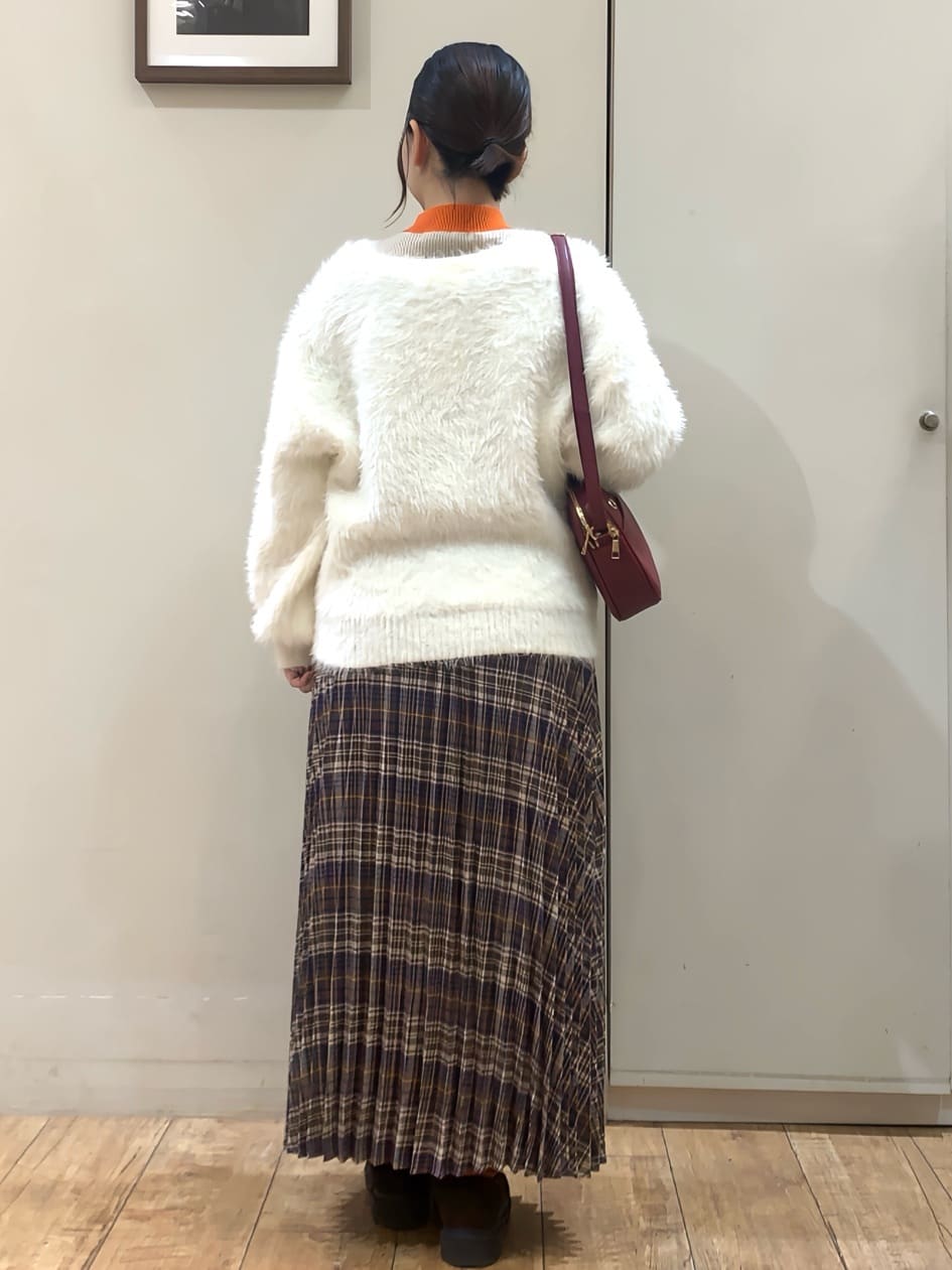 Riranさんの「SHOO･LA･RUE｜フェザーVネックカーディガン」を使ったコーディネート