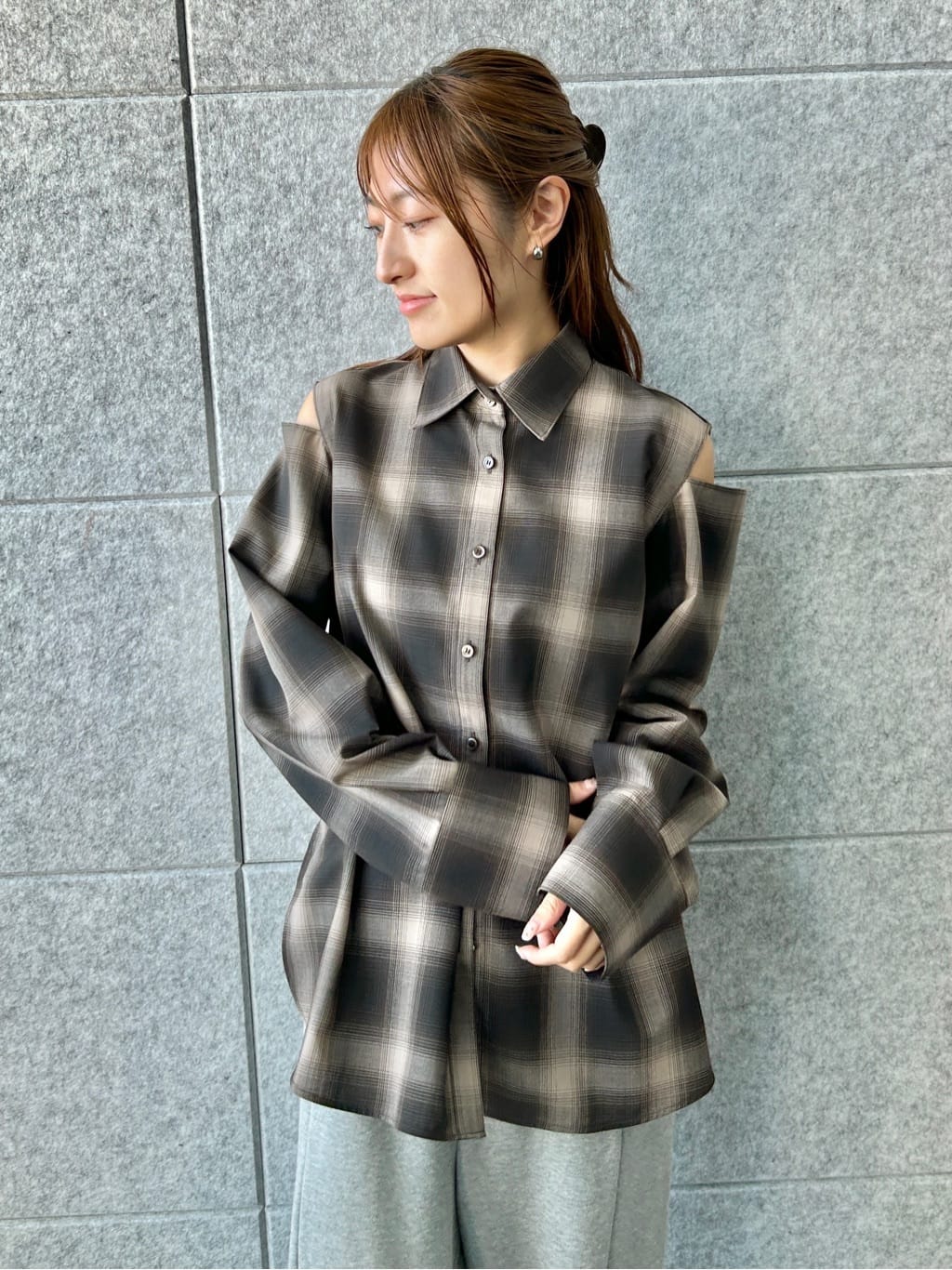 harunaさんの「CODE A｜shadow check over shirt」を使ったコーディネート