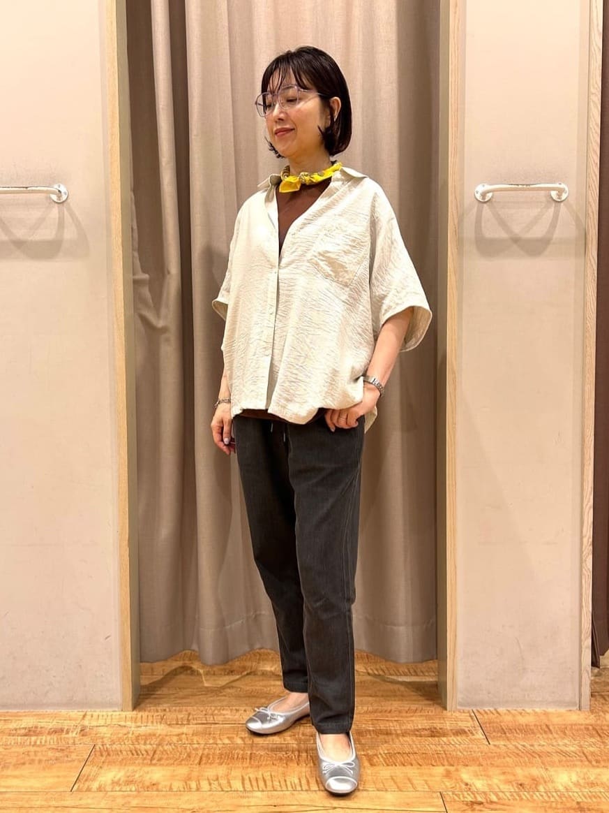 じゅのさんの「SHOO･LA･RUE｜【洗える/S-LL/5分袖】1枚でも羽織としても。さらさらドレープシャツ」を使ったコーディネート