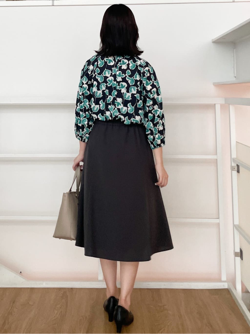 yukariさんの「Reflect｜【ジャケットのインナーにおすすめ◎】花柄タックデザインブブラウス」を使ったコーディネート