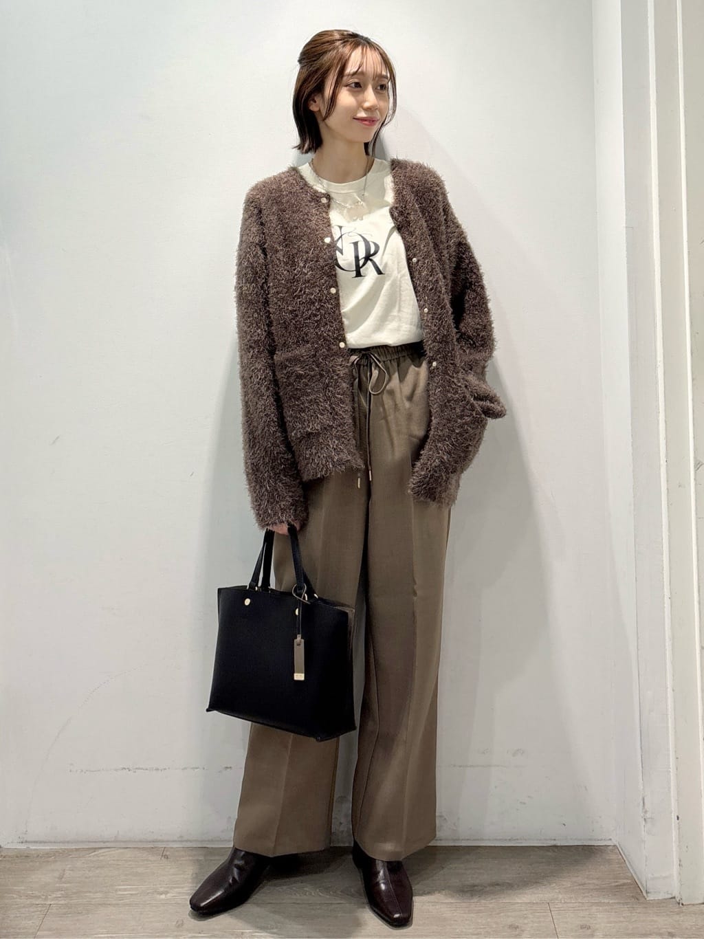 ぶまりんさんの「OPAQUE.CLIP｜ロングロゴTシャツ【洗濯機OK】」を使ったコーディネート