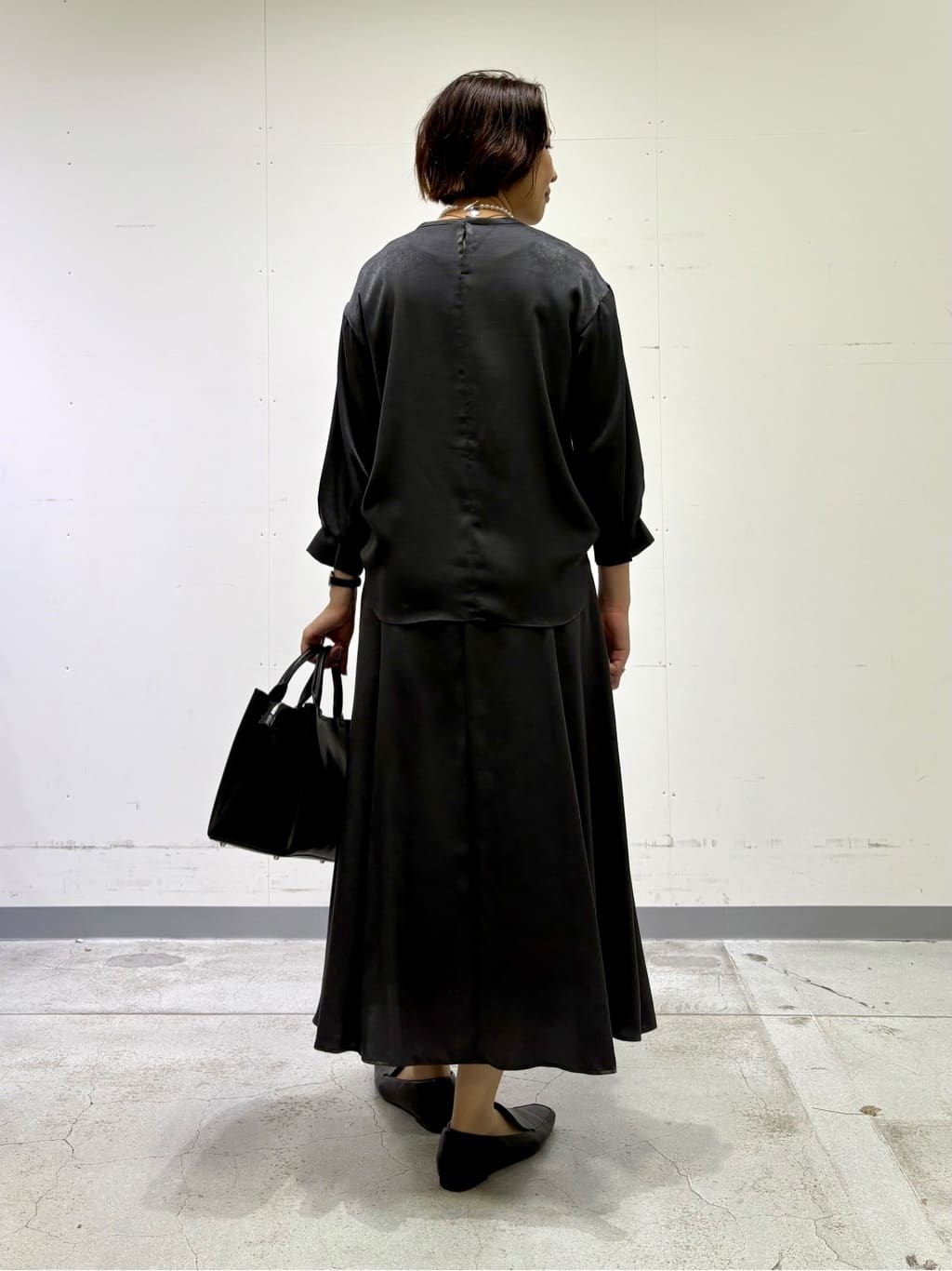 yuriさんの「INDIVI｜【セットアップ可能】スエード調サテンブラウス」を使ったコーディネート