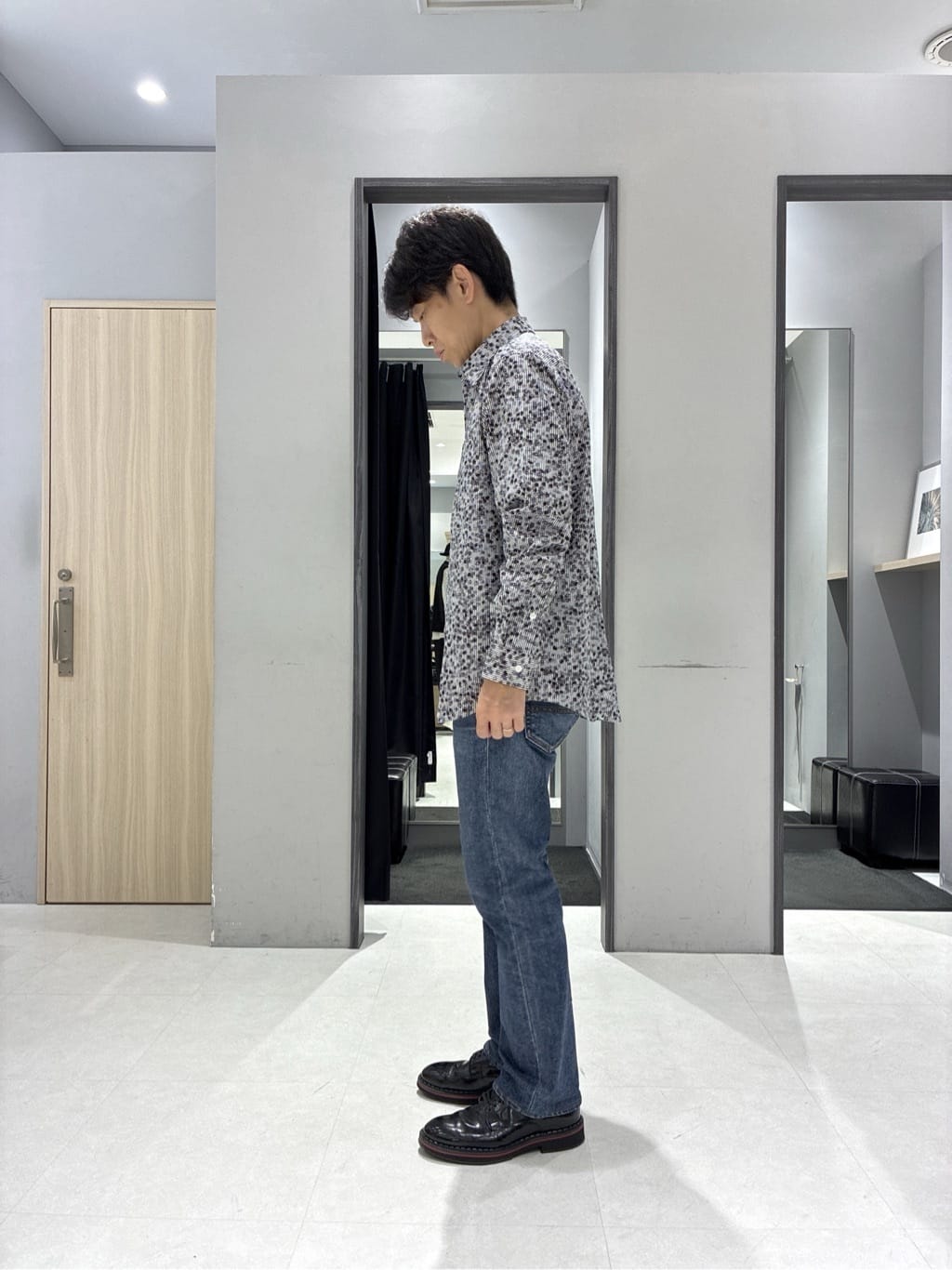 わいずみさんの「TAKEO KIKUCHI｜ストライプ小花 長袖シャツ」を使ったコーディネート