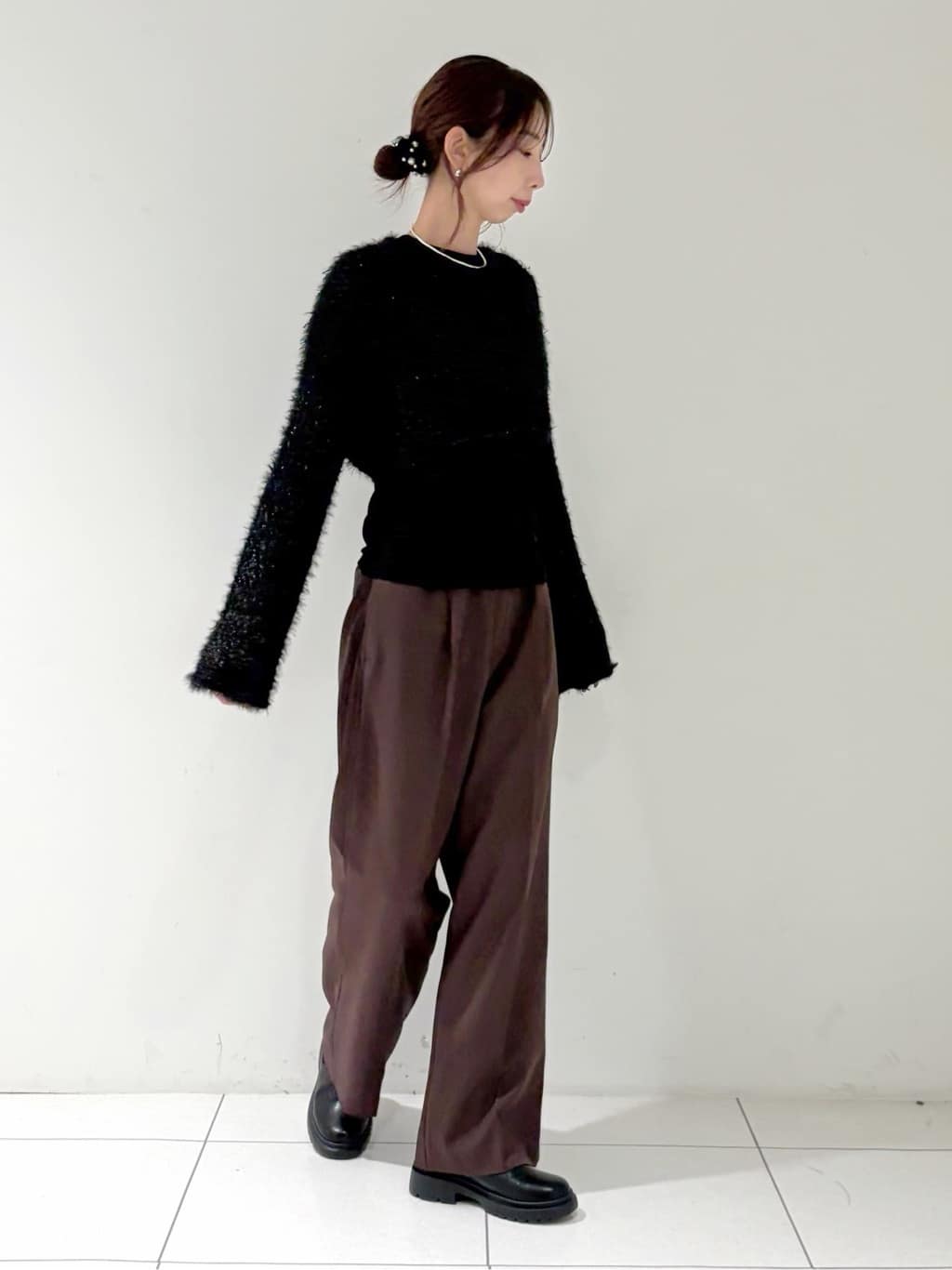 shioriさんの「INDIVI｜クロップドメッシュニット」を使ったコーディネート