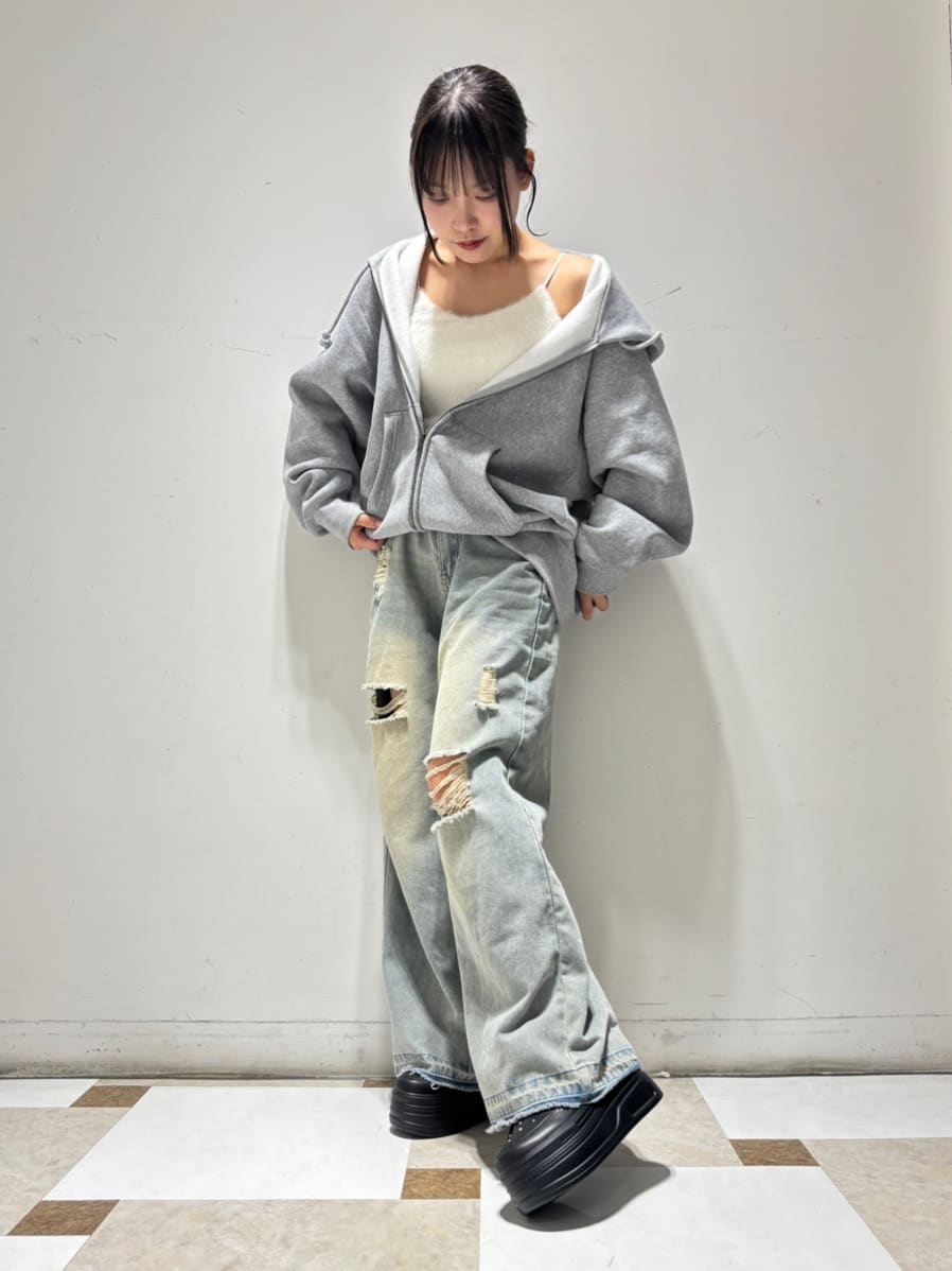 せらら⭐️さんの「ESPERANZA｜【EC先行販売】きゅんフィット厚底フラットキルティングスタッズスニーカー」を使ったコーディネート