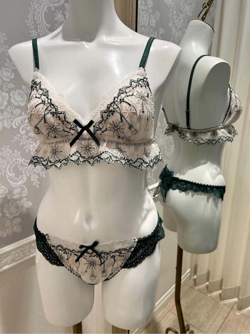 hachiさんの「Risa Magli｜【ルビー】 ブラジャー （B-C） ＜Side Shape（サイドシェイプ）＞」を使ったコーディネート