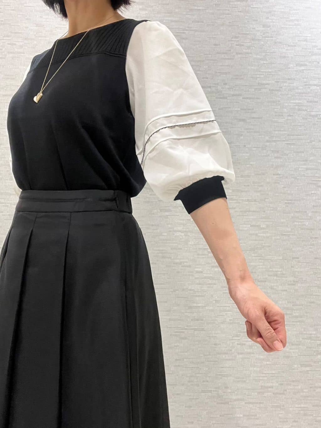 marikoさんの「Reflect｜【WEB先行カラーあり／手洗い可】ジョーゼットスリーブ&times;ニット」を使ったコーディネート