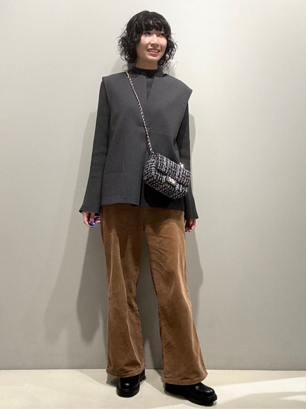 naoさんの「OPAQUE.CLIP｜コーデュロイワイドパンツ【洗濯機OK】」を使ったコーディネート