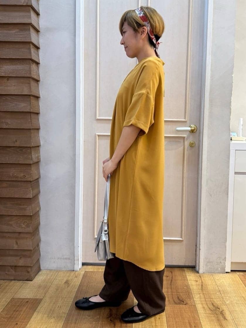 きょんさんの「SHOO･LA･RUE｜【S-LL/洗濯後しわになりにくい/体型カバー】後ろ姿もサマになる バックレースアップチュニック」を使ったコーディネート