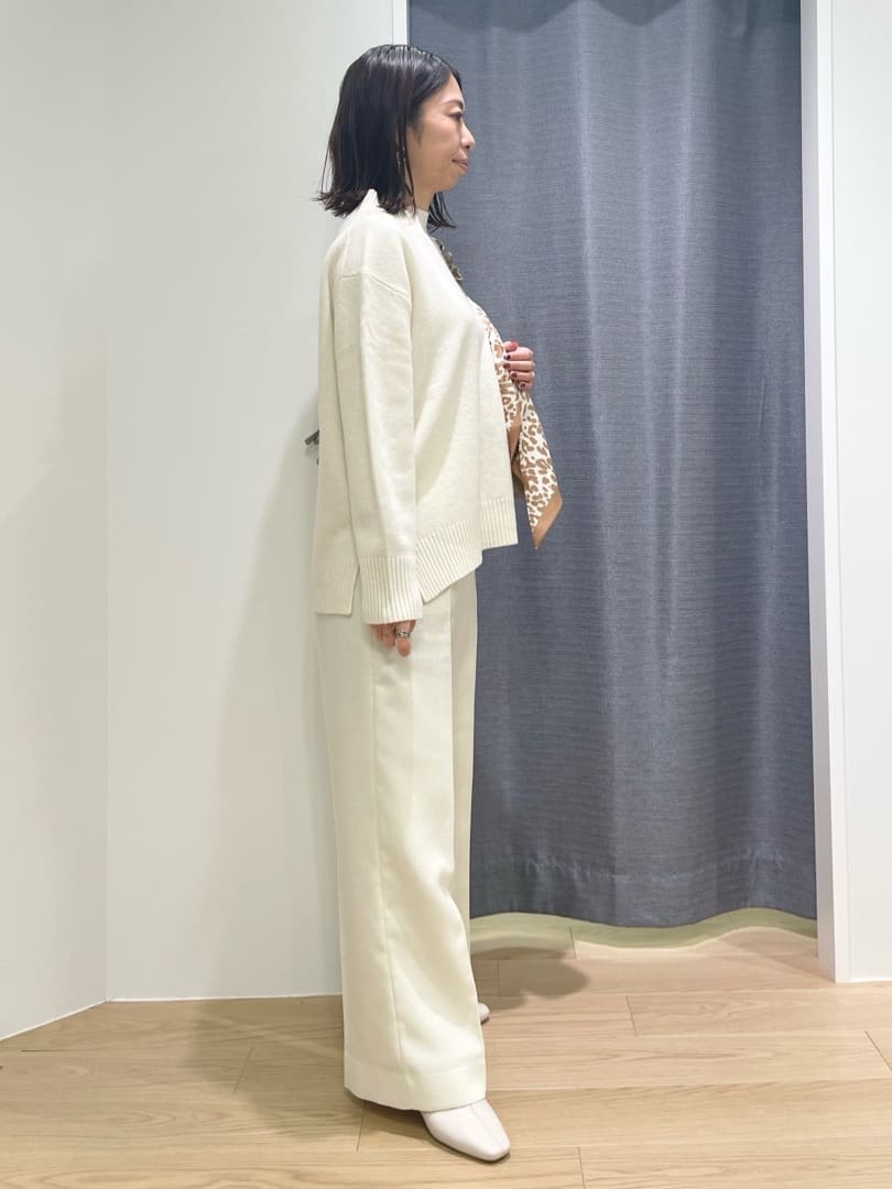 Mikoさんの「INDIVI｜【冬ニット人気NO．1！／カシミヤ混】ミドルゲージハイネックニット」を使ったコーディネート