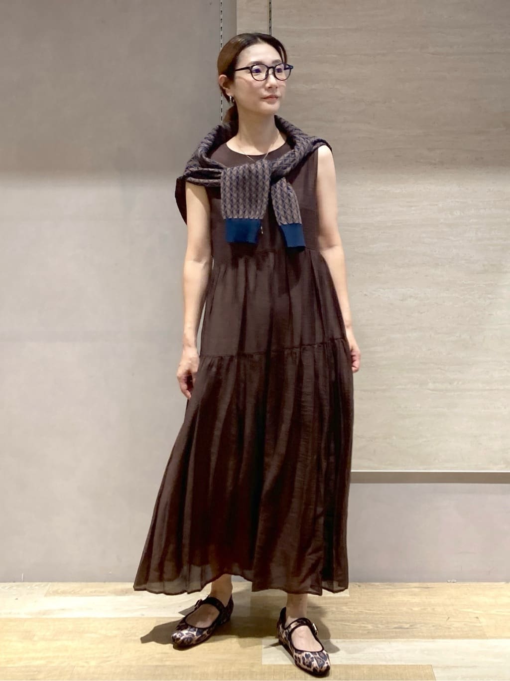 たけねぇさんの「OPAQUE.CLIP｜麻混シアーギャザーティアードワンピース【洗濯機洗い可】」を使ったコーディネート