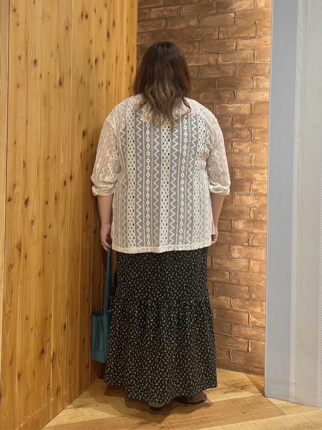 Risaさんの「SHOO･LA･RUE｜【セットアップ可】レース使いが美しい バンドカラーシャツ」を使ったコーディネート