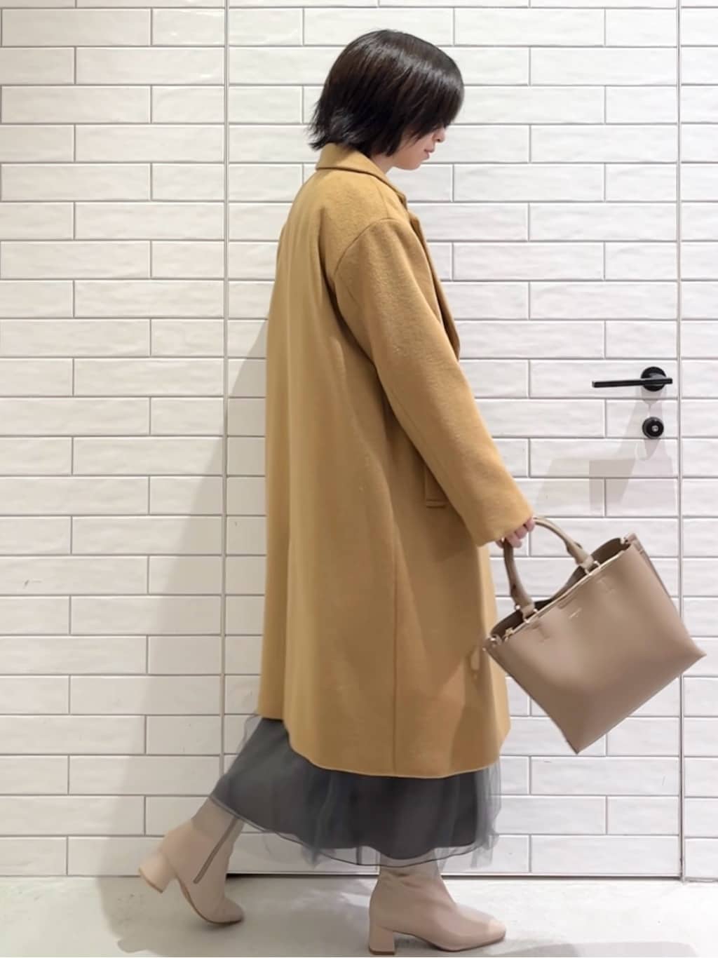 しおりさんの「OPAQUE.CLIP｜カシミヤブレンドウールチェスターコート」を使ったコーディネート