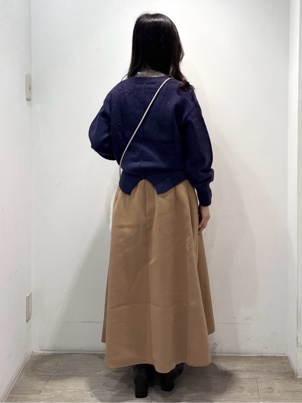 yuicciさんの「OPAQUE.CLIP｜Vネックラメニット【洗濯機OK】」を使ったコーディネート