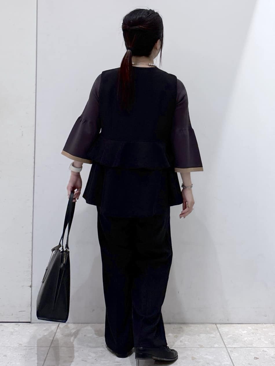 mameさんの「OPAQUE.CLIP｜フリルペプラムジレ／セットアップ対応可【洗濯機洗い可】」を使ったコーディネート