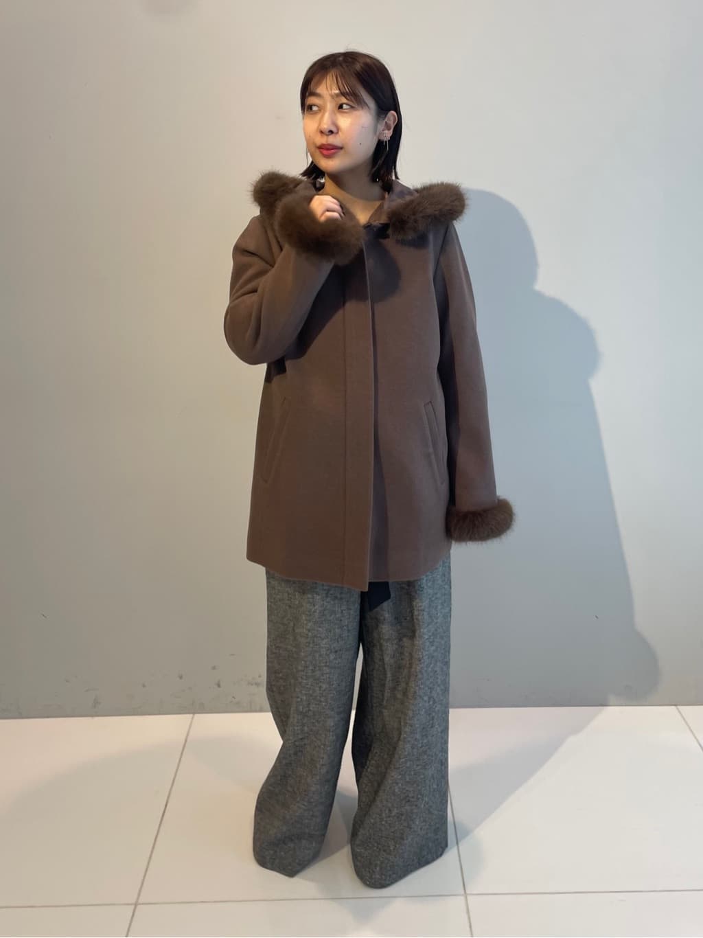 abeさんの「Couture brooch｜【上品華やか・通勤】ラメツイード ワイドパンツ」を使ったコーディネート