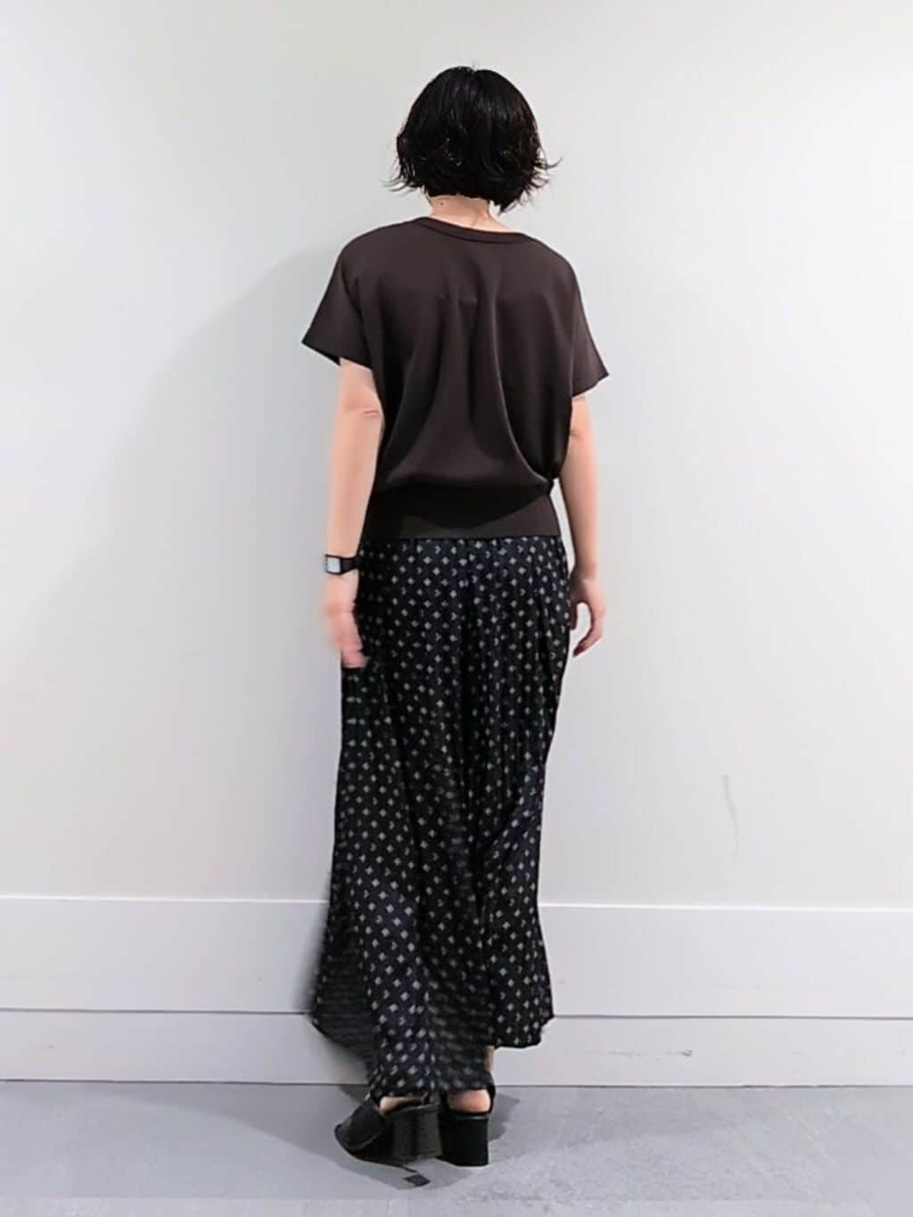 ミズタさんの「UNTITLED｜【洗える/前後2WAY】ネックプルオーバーニット」を使ったコーディネート