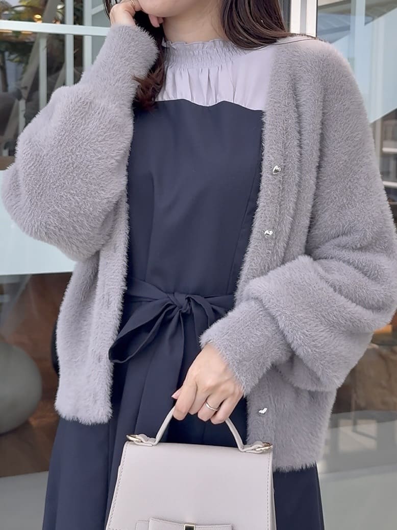 teiさんの「Couture brooch｜【ふわふわ/前後2WAY】フェザーカーディトップス」を使ったコーディネート