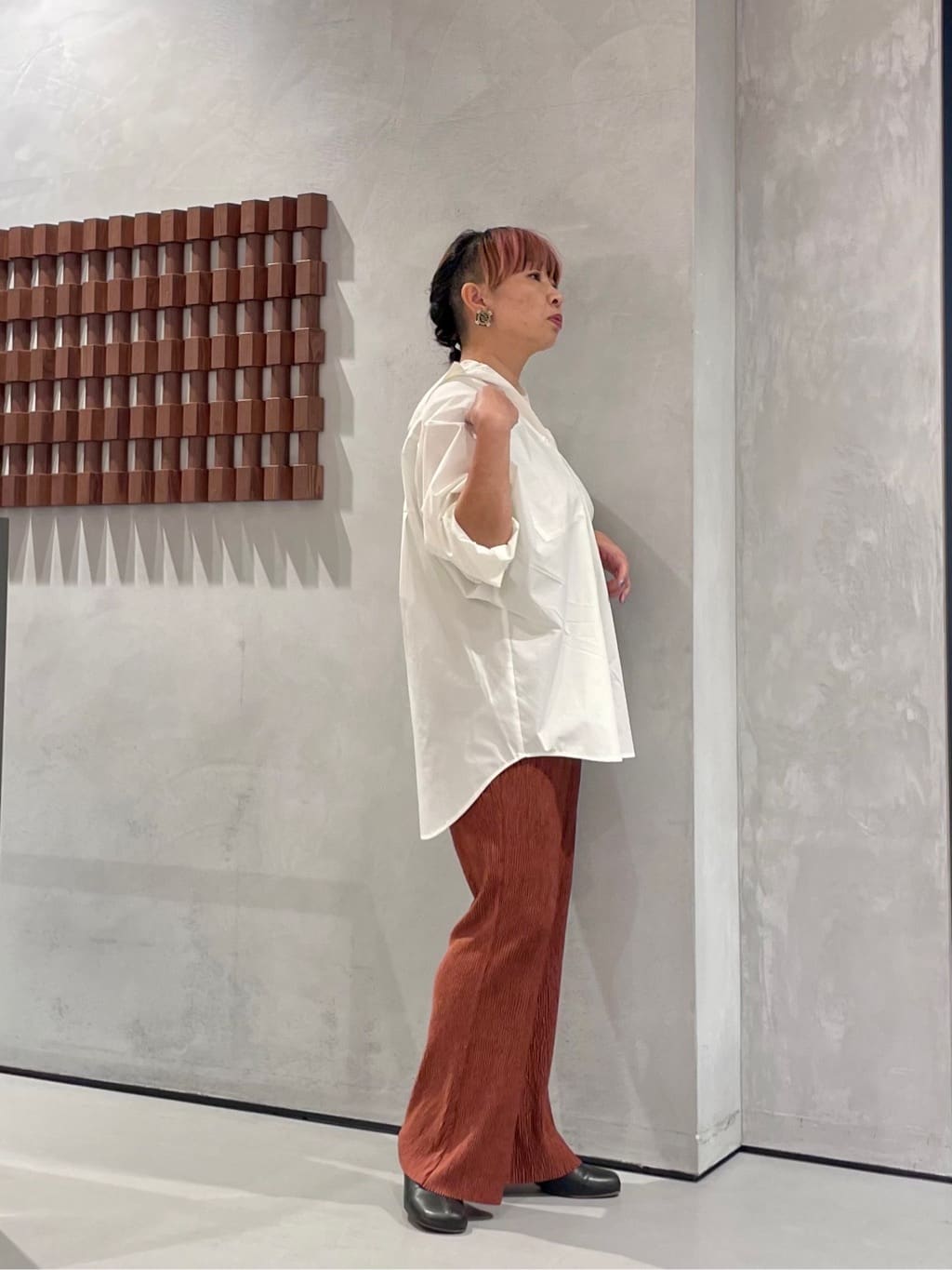 KOUさんの「INDIVI｜ベロアフレアパンツ」を使ったコーディネート
