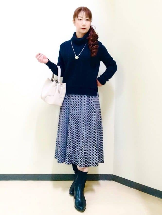 花さんの「Reflect｜【ほんのりラメ感◎】ふわふわフェザーヤーンハイネックニット」を使ったコーディネート