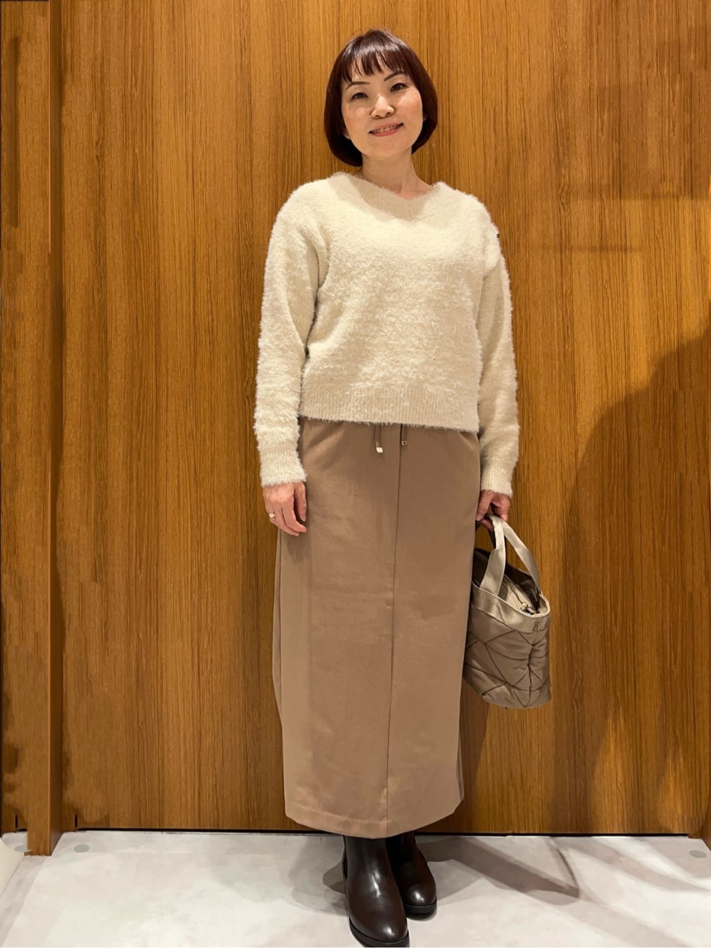 saeさんの「index｜スパンコールフェザーVネックニット【洗濯機OK】」を使ったコーディネート