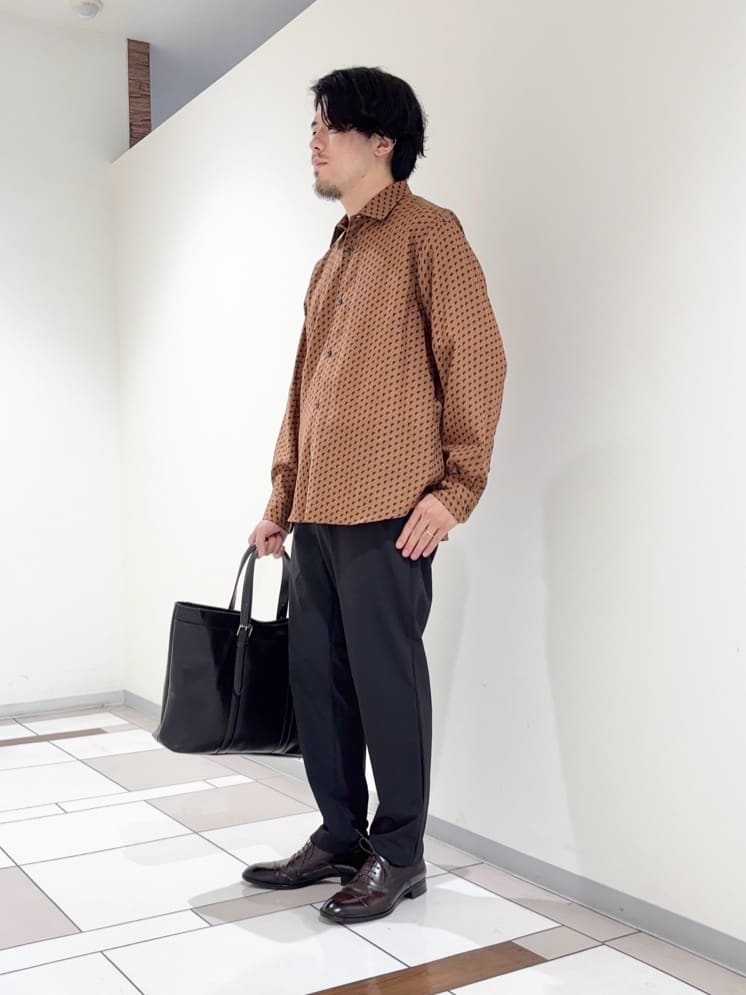 及川さんの「TAKEO KIKUCHI｜ボーラーハット柄 長袖シャツ」を使ったコーディネート