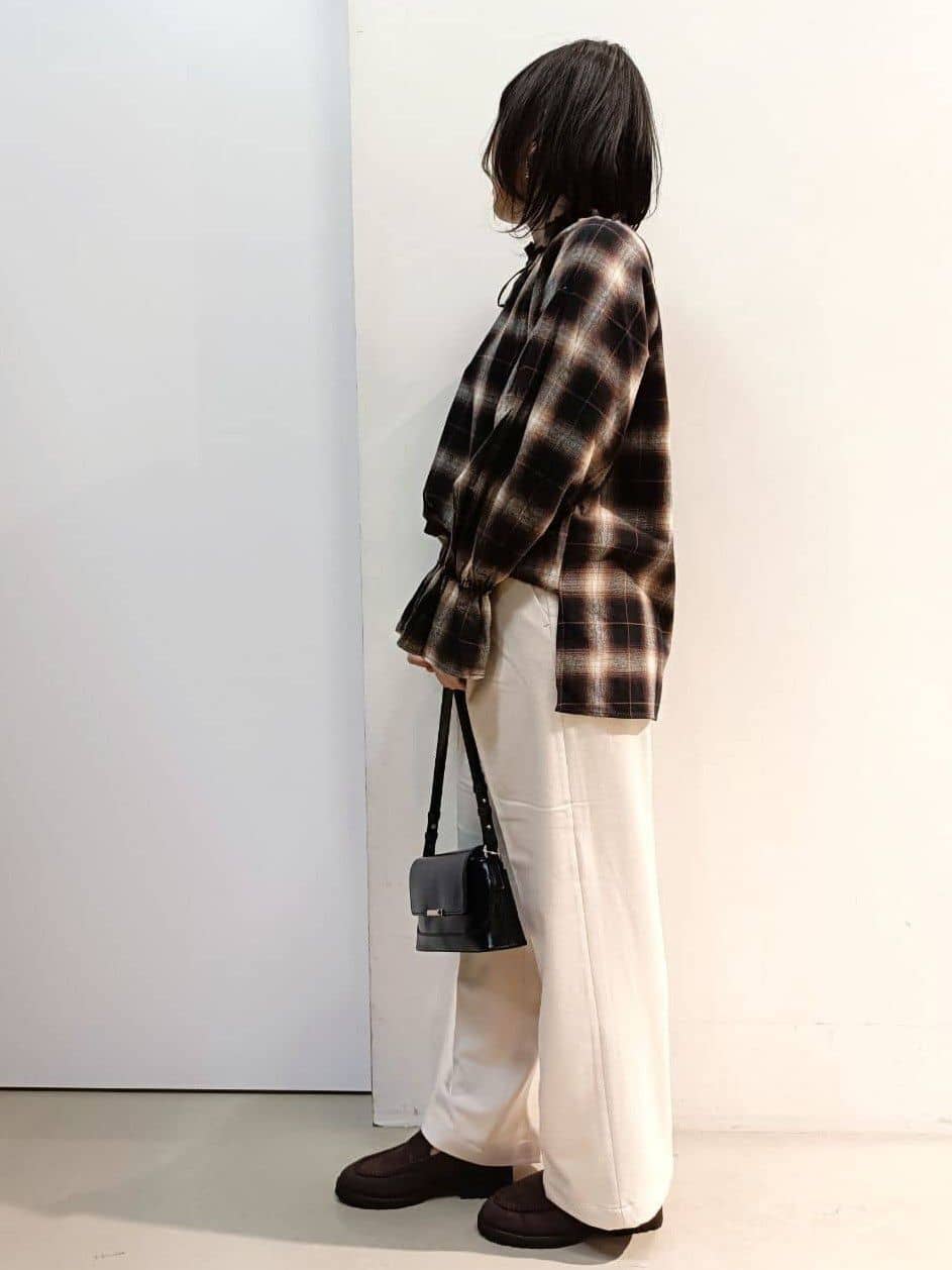 あんさんの「THE SHOP TK｜起毛オンブレフリルブラウス」を使ったコーディネート