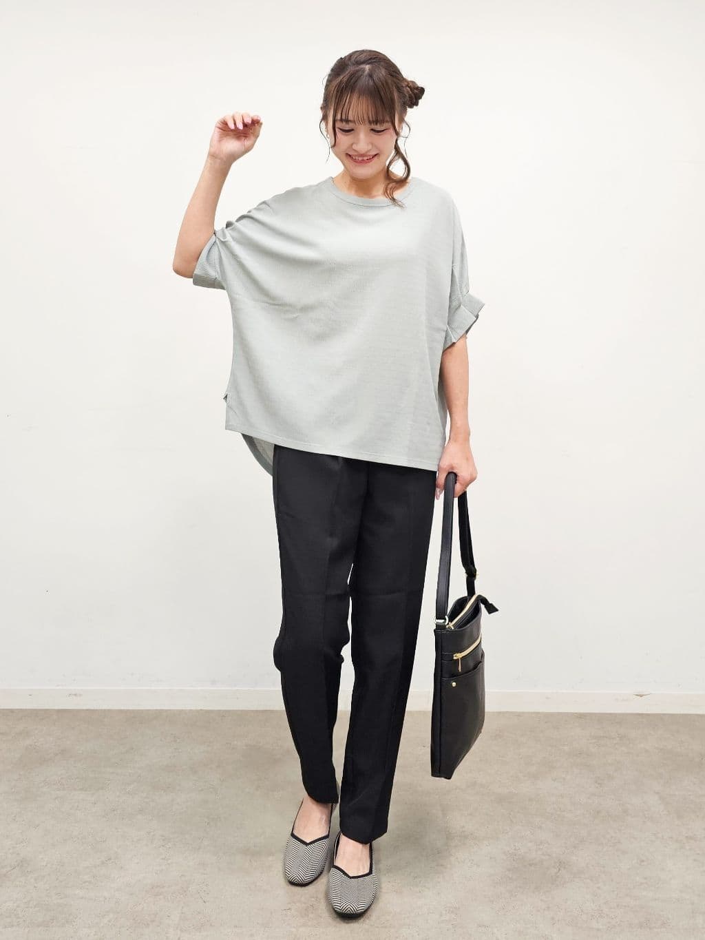 ゆゆさんの「SHOO･LA･RUE｜【洗える】お袖のタックがアクセント インせず着られる さらさらドルマントップス」を使ったコーディネート