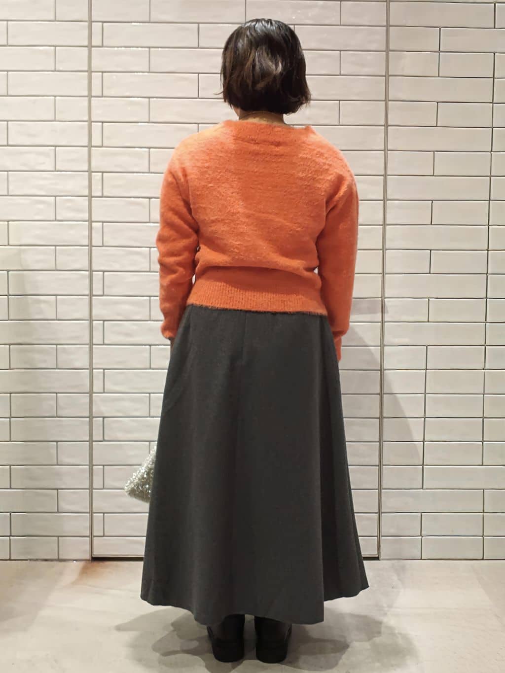 かなこさんの「OPAQUE.CLIP｜スパンコールフェザーVネックニット【洗濯機OK】」を使ったコーディネート
