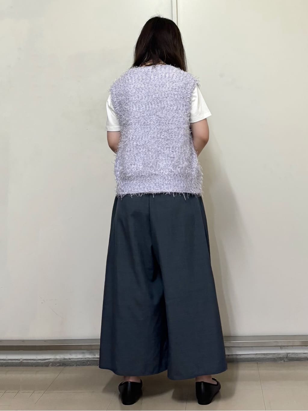 やまさんの「OPAQUE.CLIP｜《Can Cam掲載》フリンジシャギーコンパクトベスト【洗濯機洗い可】」を使ったコーディネート