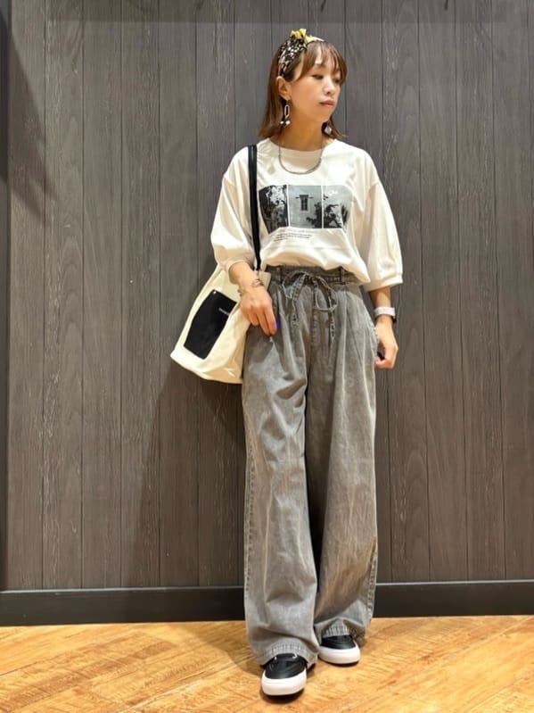 meiさんの「SHOO･LA･RUE｜【セットアップ可/S-LL】リボン付き イージーワイドデニムパンツ」を使ったコーディネート