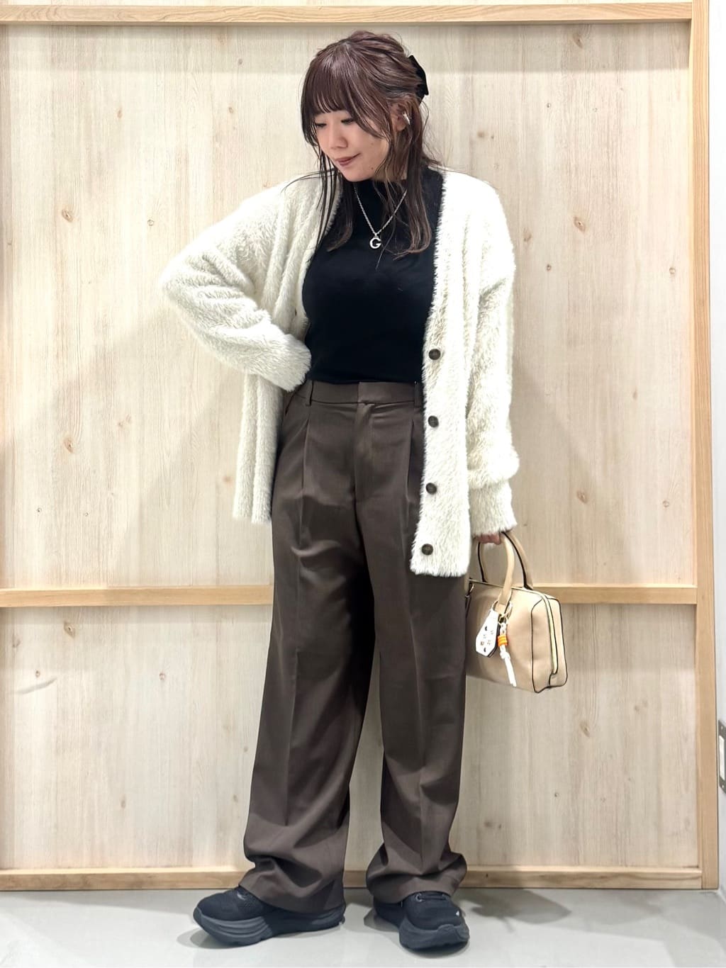nanaさんの「THE SHOP TK｜【ふわふわあったか】フェザーカーディガン」を使ったコーディネート