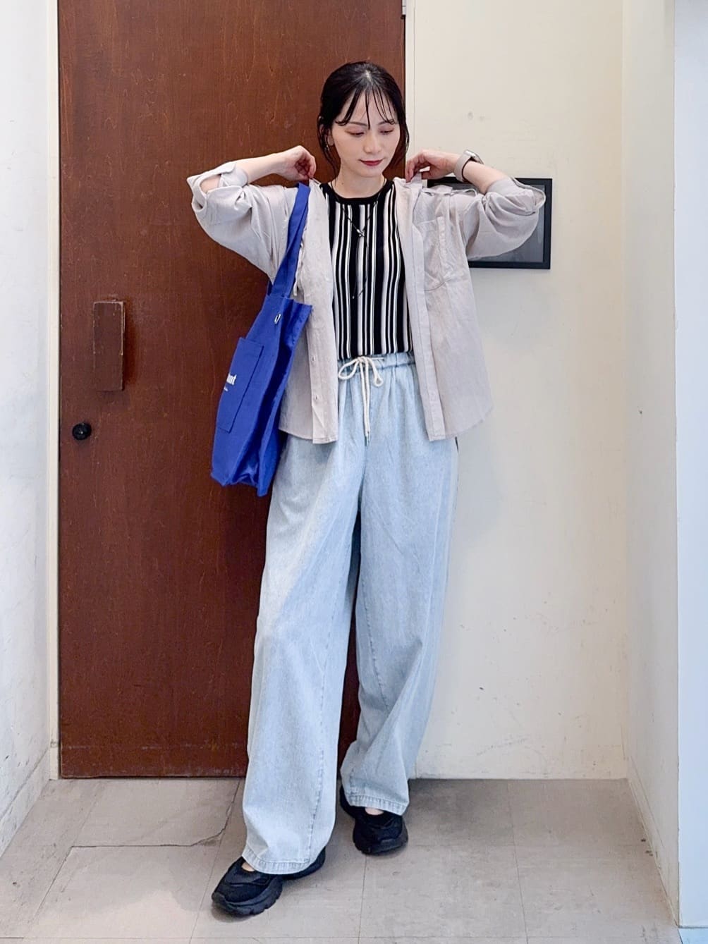 𝐇𝐢𝐫𝐨𝐦𝐢さんの「SHOO･LA･RUE｜【洗える】マルチストライプが印象的 ノースリーブニット」を使ったコーディネート