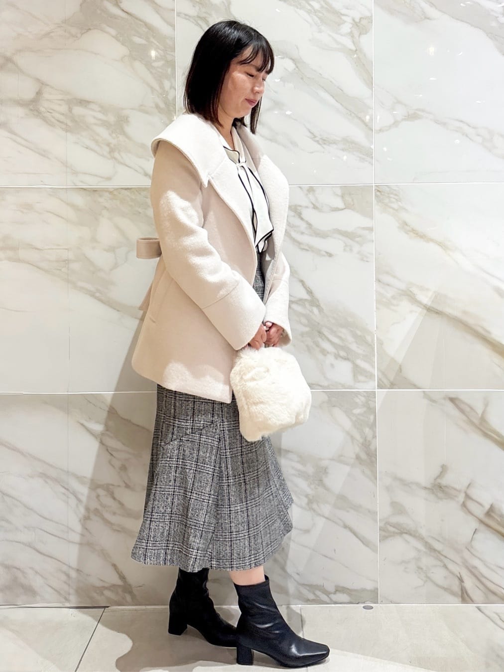 マキさんの「index｜ベルト付ビッグカラーミドルコート」を使ったコーディネート