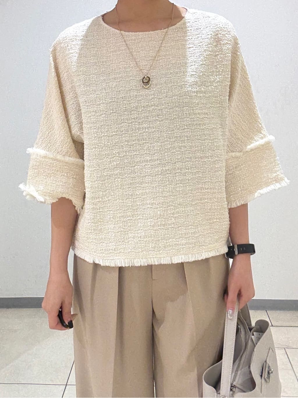 Itoさんの「UNTITLED｜【きれいめ／体型カバー】ツイードドルマントップス」を使ったコーディネート