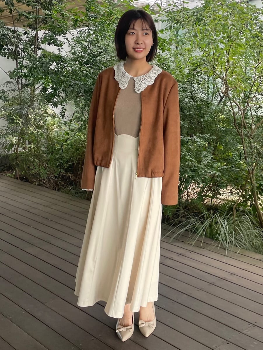 abeさんの「Couture brooch｜【通勤・大人上品】スエード調ダンボール ノーカラージャケット」を使ったコーディネート