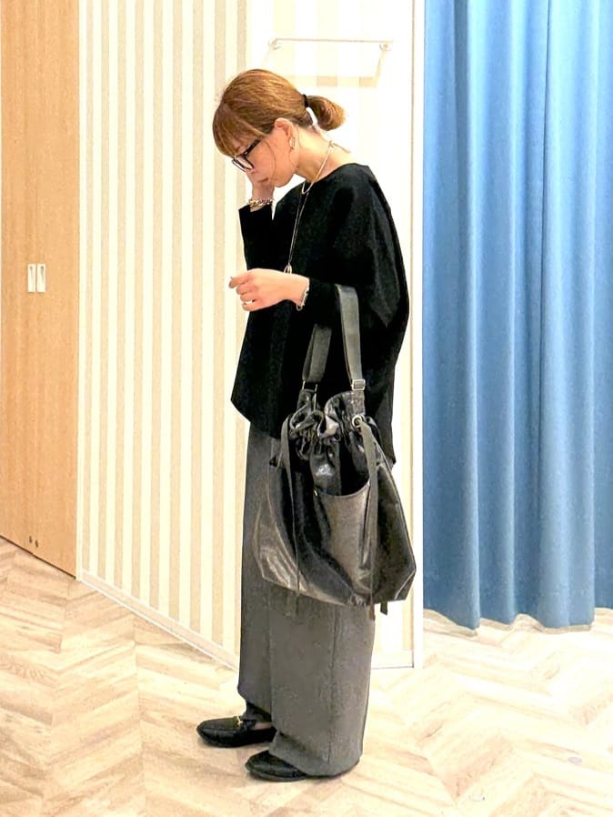 えみ子さんの「SHOO･LA･RUE｜【高レビュー/洗濯後しわになりにくい】1枚でサマ見え 8分袖ドルマンブラウス」を使ったコーディネート