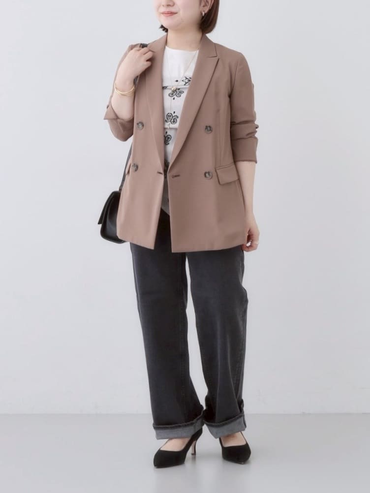 sakuさんの「INDIVI｜【褒められデニム】ワイドストレート デニムパンツ」を使ったコーディネート